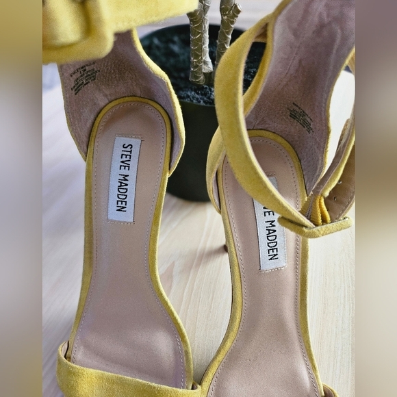 Steve Madden Yellow Suede Marley  Women's Heels Size 8.5. - Picture 5 of 13